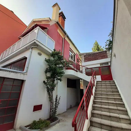 As Apartment *