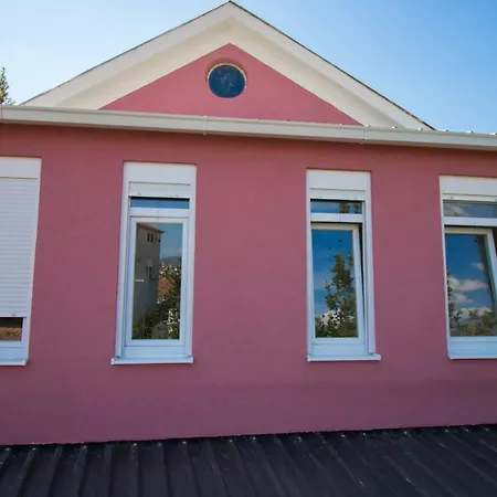 As Apartment *